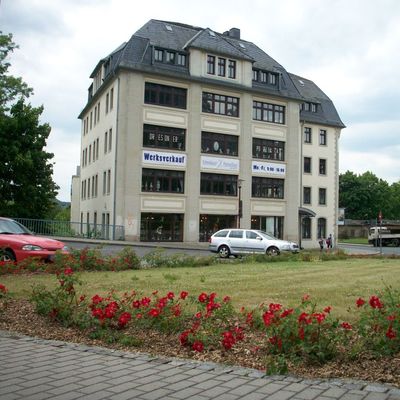 Gebude der Schsischen Porzellan-Manufaktur Dresden GmbH an der Carl-Thieme-Strae.